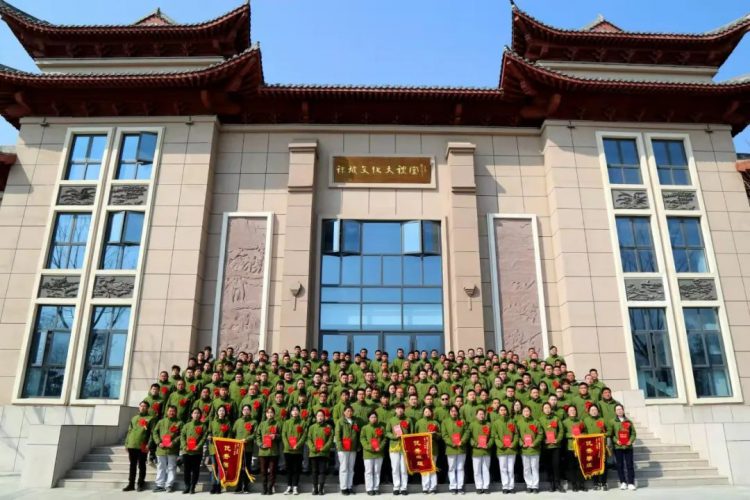 中沃防火门厂家他们不是只有建军节才升旗！
